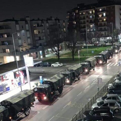 L'esercito trasporta le bare a Bergamo