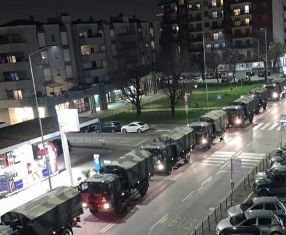 L'esercito trasporta le bare a Bergamo