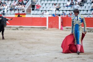 Un momento cruciale durante la corrida a Barcellona