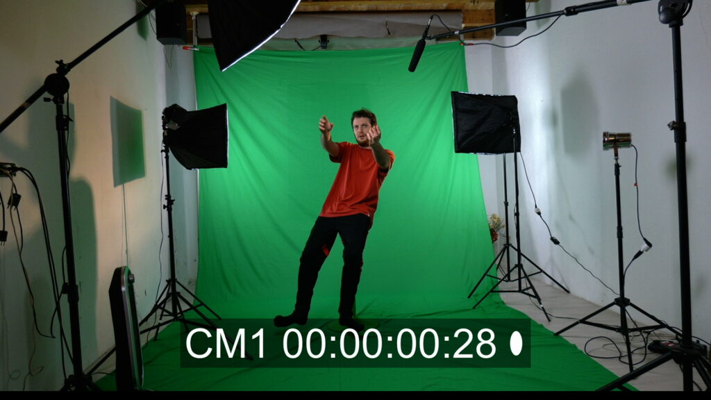 Gabriele Zanoncelli in studio con il greenscreen