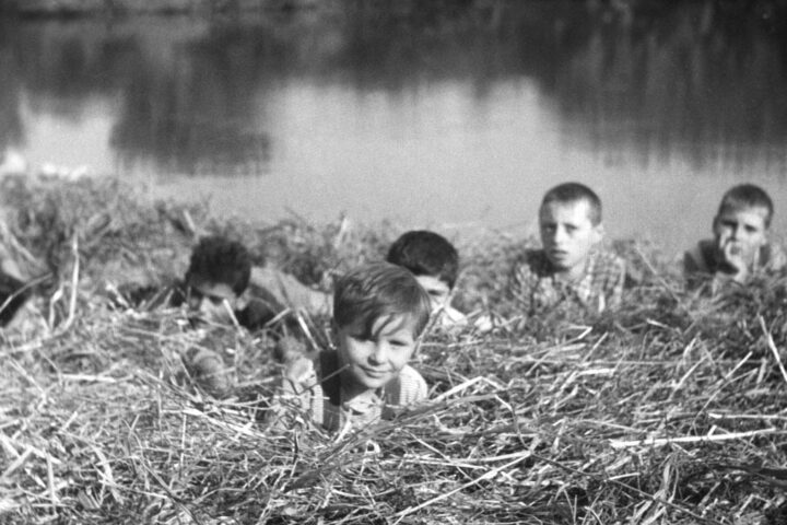 Un fotogramma di "I bambini ci guardano" di Vittorio De Sica (1943)