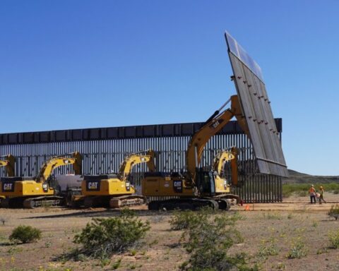 Costruzione del muro a San Bernardino in Arizona