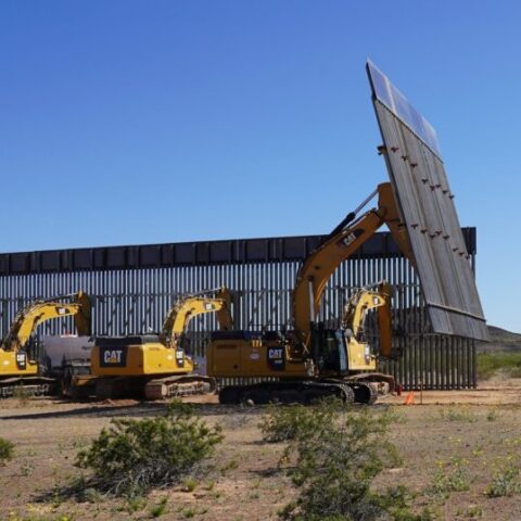 Costruzione del muro a San Bernardino in Arizona