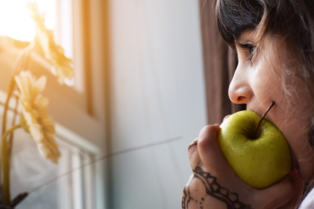 I bambini sono stati privati di tutto ciò che a loro fa bene. A partire dall'esposizione al Sole che produce la vitamina D