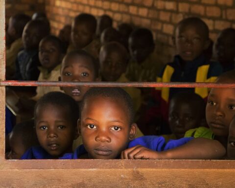 Bambini in una scuola africana