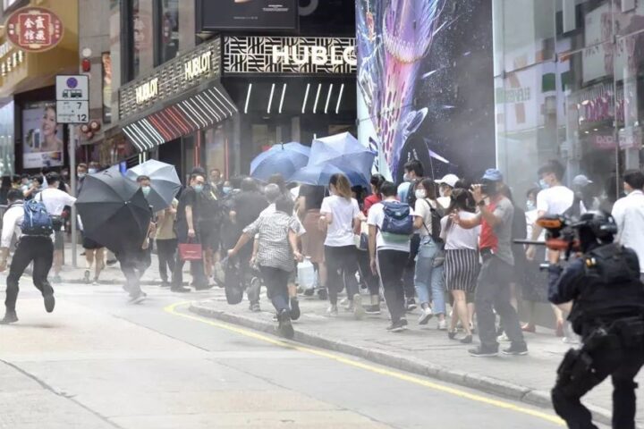 Scontri ad Hong Kong durante le manifestazioni contro La legge di sicurezza nazionale