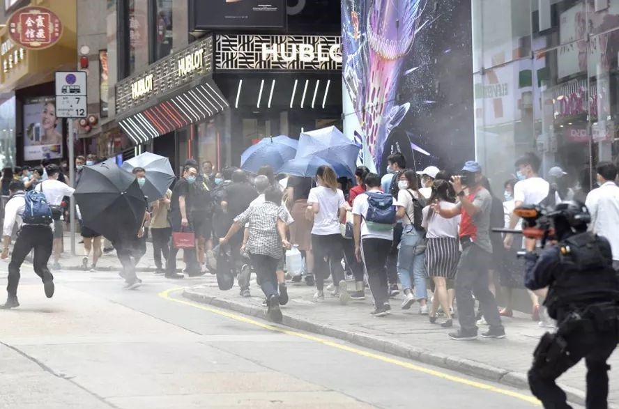 Scontri ad Hong Kong durante le manifestazioni contro La legge di sicurezza nazionale