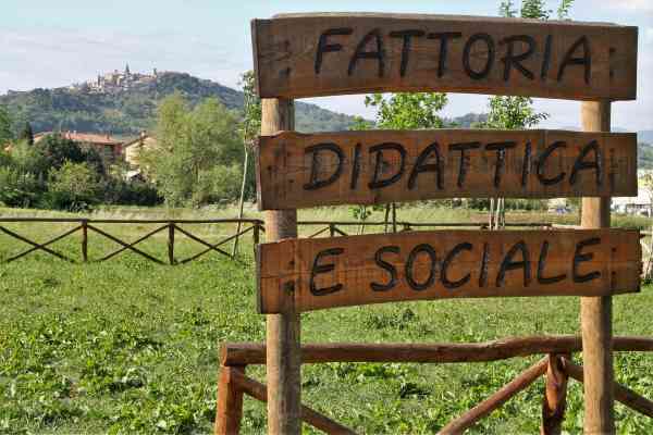 L'ingresso della fattoria didattica presso l'Istituto agrario Ciuffelli di Todi