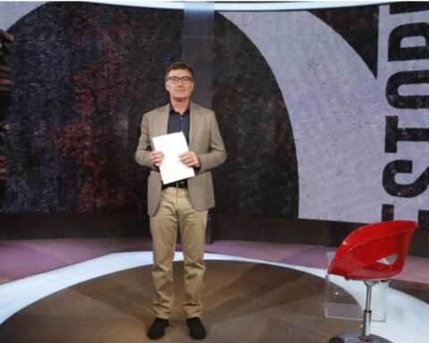 Giorgio Zanchini negli studio di Quante storie in onda su Rai 3