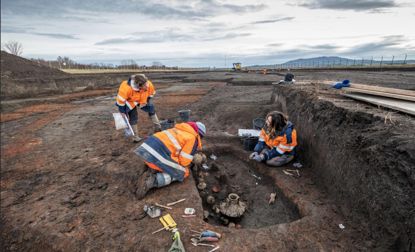 Un'immagine del cantiere archeologico, a Clermont-Ferrand/Auvergne, in Francia, dove sono tornati alla luce i resti di un bambino d'età gallo-romana e di un cane