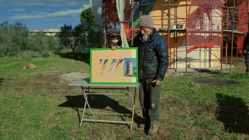 Paolo Raimundo, fondatore del Cobragor, mostra il progetto di rigenerazione del silo