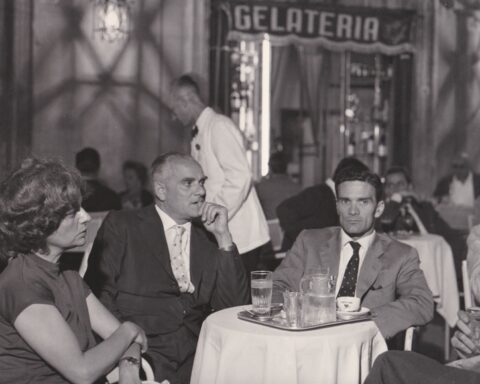 Pier Paolo Pasolini, Alberto Moravia ed Elsa Morante a Roma nel 1962 (Foto: Agenzia Dufoto, Courtesy Collezione Giuseppe Garrera)