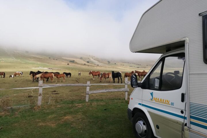 In camper a Pian Grande di Castelluccio di Norcia, nel cuore dell'Umbria (Foto: Valeria Romani)