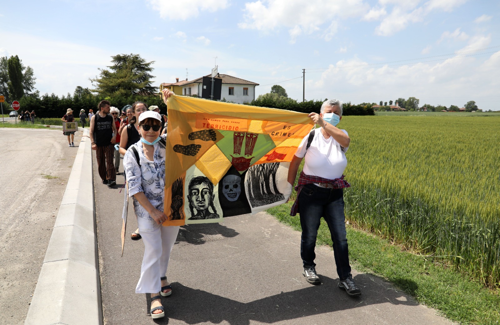 La camminata contro il terricidio è stata organizzata dalla Rete Appenninica Femminista e dalla Brigata Solidarietà Donne da Sasso Marconi ad Altedo, nel Bolognese (Foto: Giuditta Pellegrini)