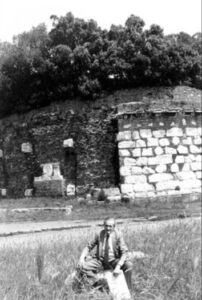 Antonio Cederna a Casal Rotondo, sulla via Appia (Foto: Archivio Cederna)