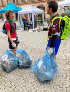 Alcuni atleti del campionato di plogging