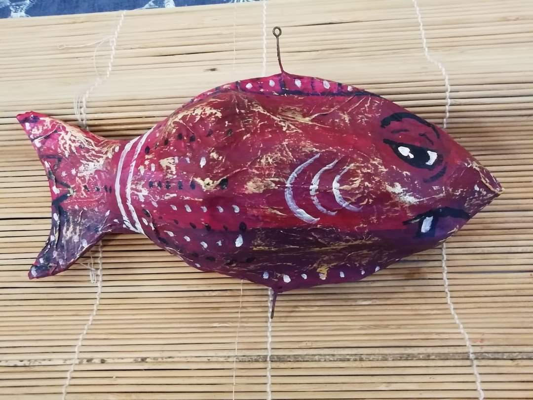 Il simpatico Pescefancù, amuleto a forma di pesce creato dall'artista Paola Dardo