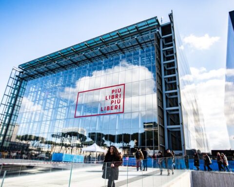 Il Nuovo Centro Congressi del quartiere Eur a Roma, detto La Nuvola, è stato progettato dall'architetto Massimiliano Fuksas. Dal 2017 ospita la Fiera della Piccola e Media Editoria