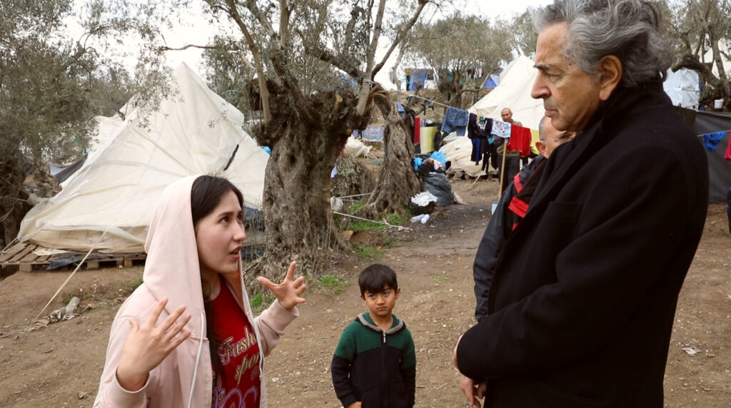 Il filosofo Bernard-Henry Lévy in una scena del documentario Une Autre Idée du Monde