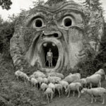 La stampa Orco nel giardino di Palazzo Orsini a Bomarzo, di Herbert List