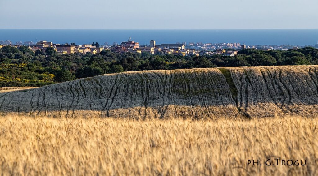 Vista su Cerveteri (Rm), di Giuseppe Trogu. "Il cammino dei vulcani", gennaio/febbraio 2022