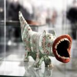 Una piccola scultura di Prymachenko, raffigurante un altro dei suoi animali mitici