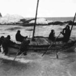 La scialuppa di salvataggio sulle spiagge di Elephant Island, 1916