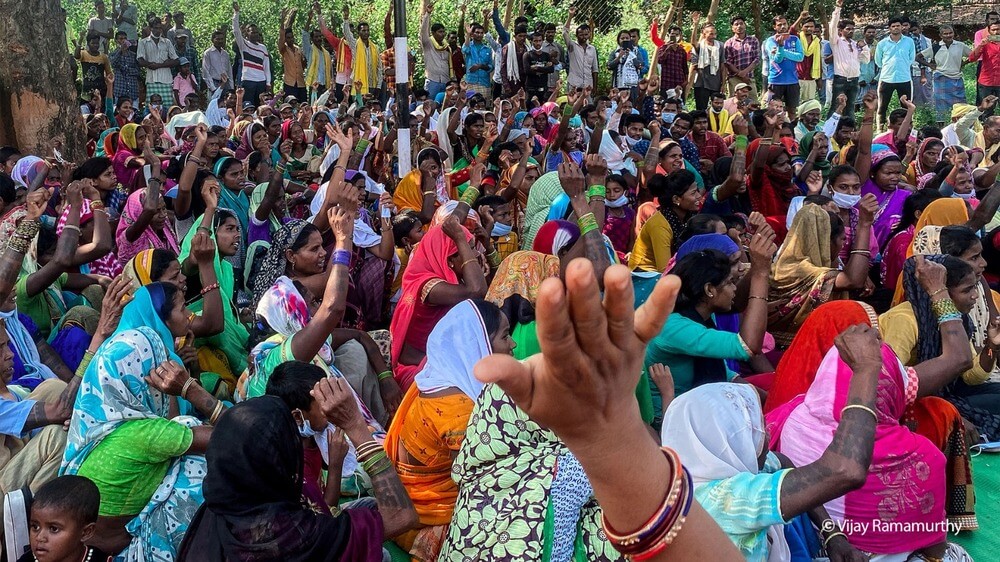 indigeni Adivasi protestano