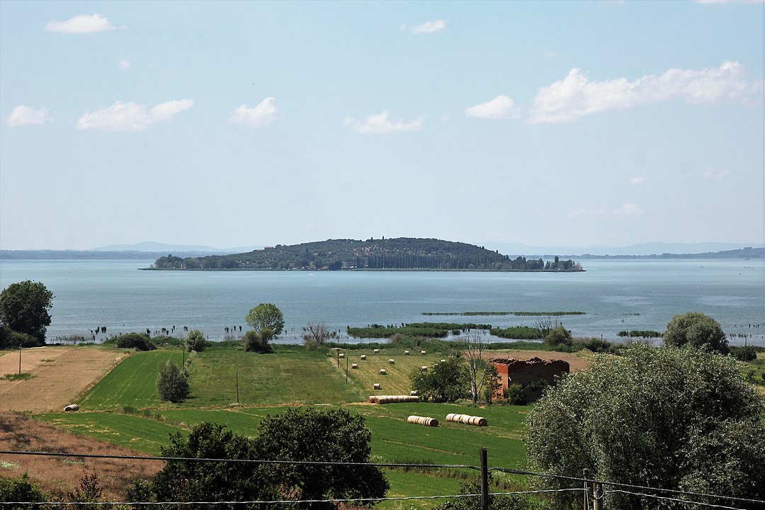 Una vista dell'isola Polvese, nel cuore del Trasimeno (Perugia)