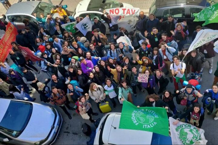 Un'immagine dall'alto degli attivisti di Fridays for future