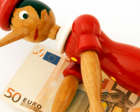Pinocchio sopra una banconota da 50 euro