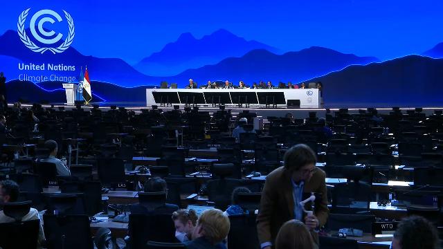 La seduta conclusiva della Cop27,i a Sharm el-Sheikh, dopo due nottate extra-time