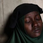 Il volto di una madre nigeriana sconvolta dalle violenze di Boko Haram nel gennaio 2021. Lo scatto è di Sodiq Adelakun Adekola, Agence France-Presse