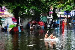 Un allagamento in una città asiatica