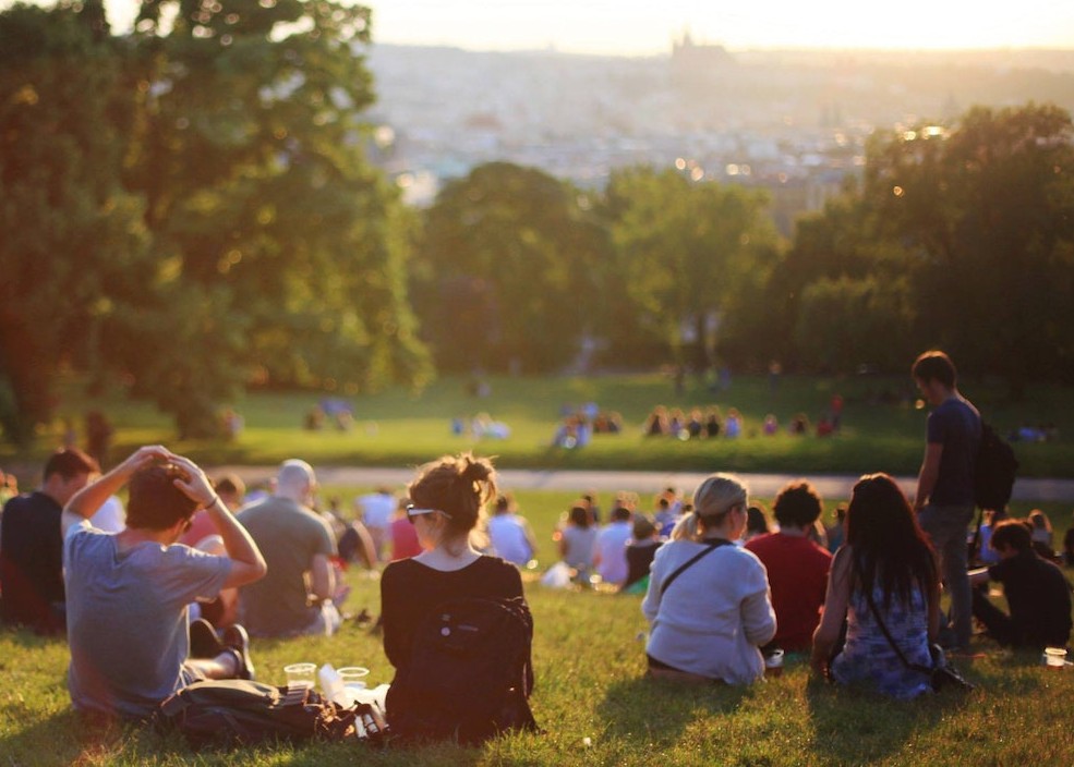 persone in un parco pubblico