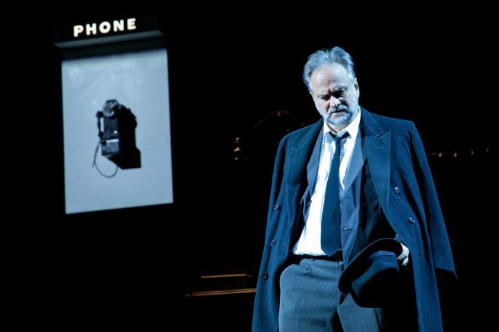 Massimo Popolizio in scena, in Uno sguardo dal ponte