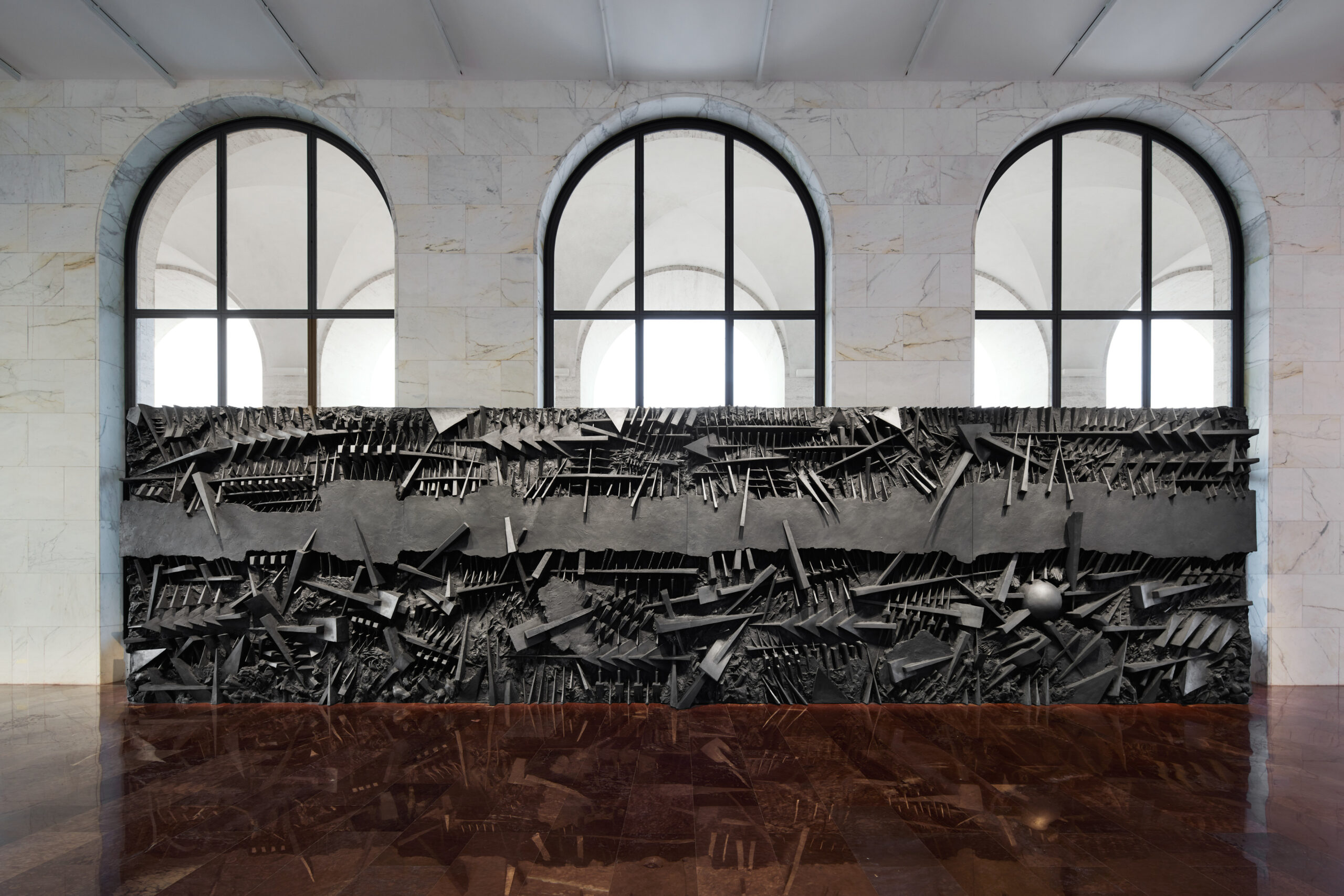 Le battaglie, opera di Arnaldo Pomodoro