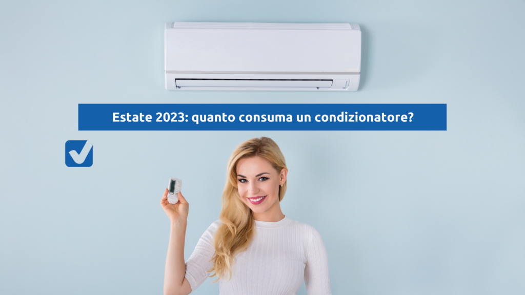 Una donna accanto a un condizionatore, con la scritta Estate 2023, quanto consuma un condizionatore?