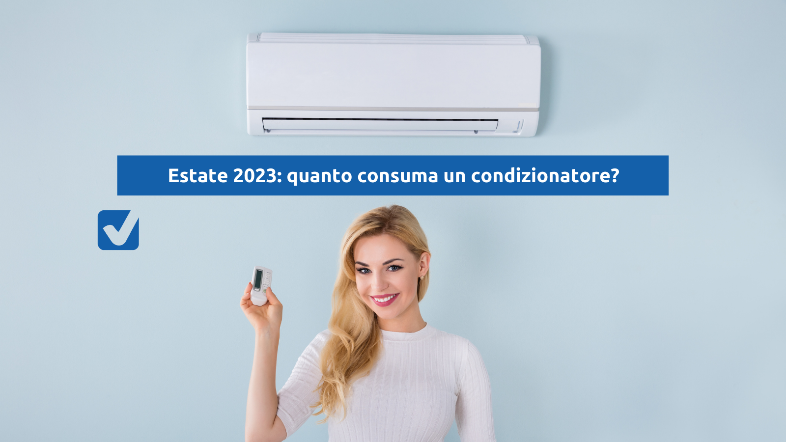 Una donna accanto a un condizionatore, con la scritta Estate 2023, quanto consuma un condizionatore?