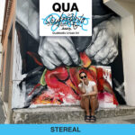 L'artista SteReal con una sua opera