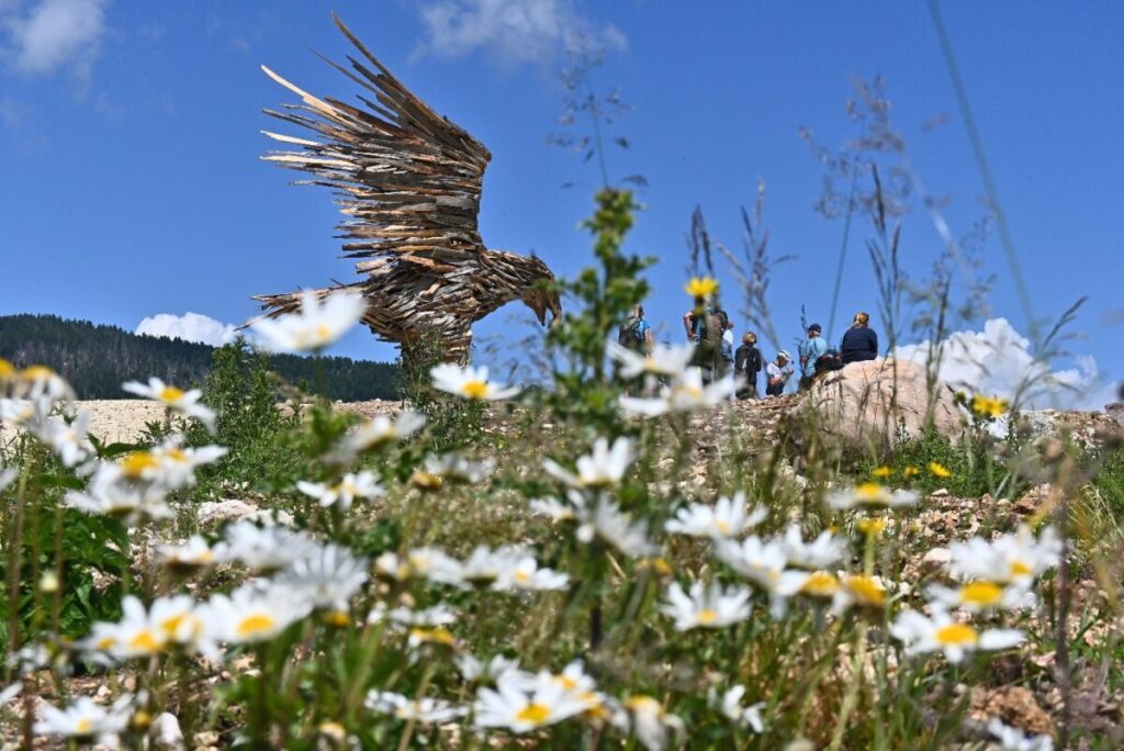 L'Aquila nel comune du Grigno, in Trentino. È l'ultima opera dello scultore Martalar (Foto: Stefania Bernardotto)