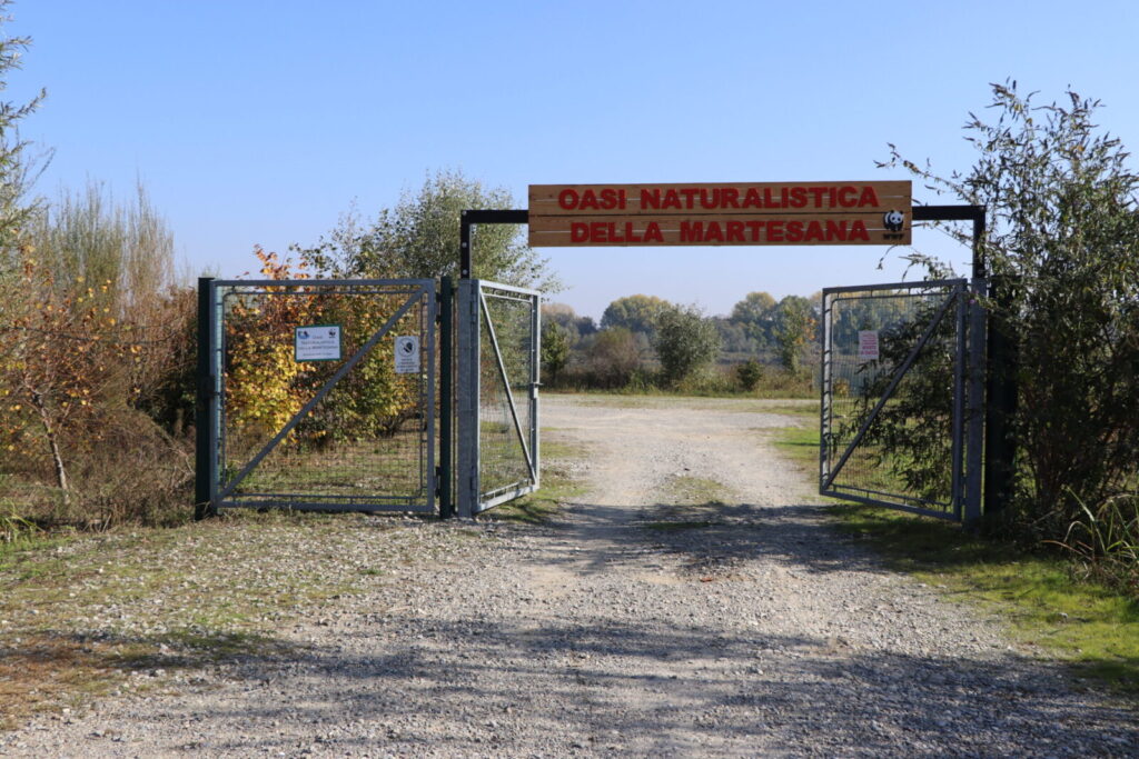 L'Oasi della Martesana si trova tra i comuni di Melzo e Pozzuolo Martesana, in provincia di Milano. Si estende per 30 ettari e sorge sull’area dove state svolte attività estrattive per la realizzazione dell’autostrada Teem