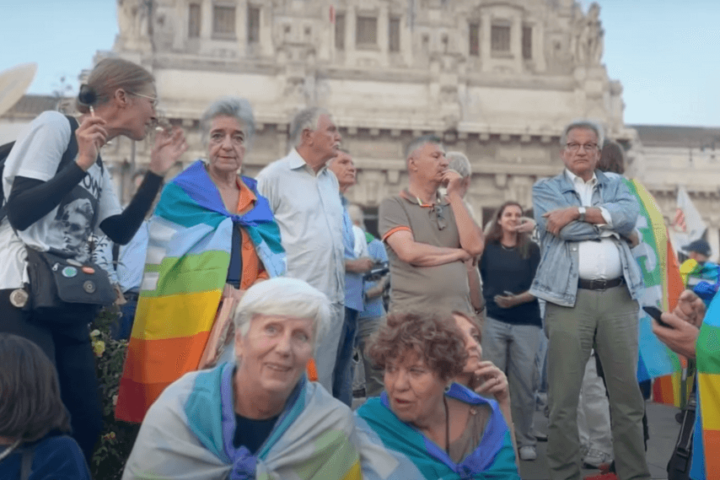 Manifestanti per la pace a Milano (Foto: YouTube)