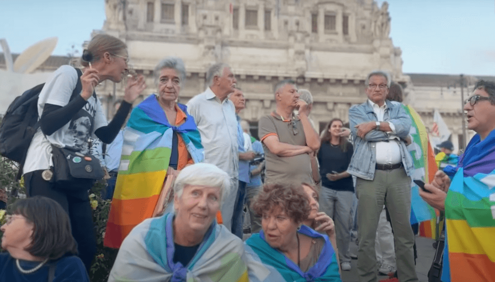 Manifestanti per la pace a Milano (Foto: YouTube)