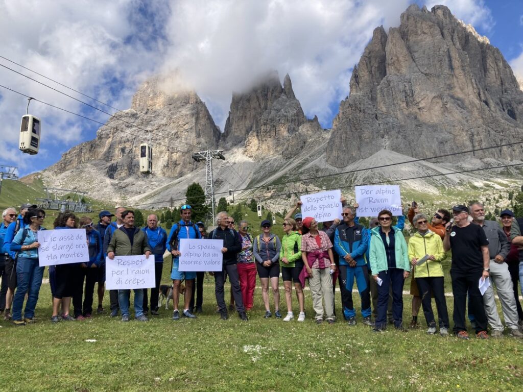 Ambientalisti e club alpini contro l'ampliamento della bidonvia di Passo Sella (Foto: Loscarpone.cai.it)