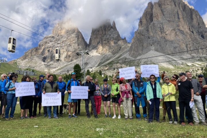 Ambientalisti e club alpini contro l'ampliamento della bidonvia di Passo Sella (Foto: Loscarpone.cai.it)