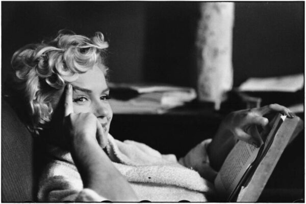 Uno dei celebri scatti di Erwitt a Marilyn Monroe, a New York, nel 1956 (Foto: Flickr)