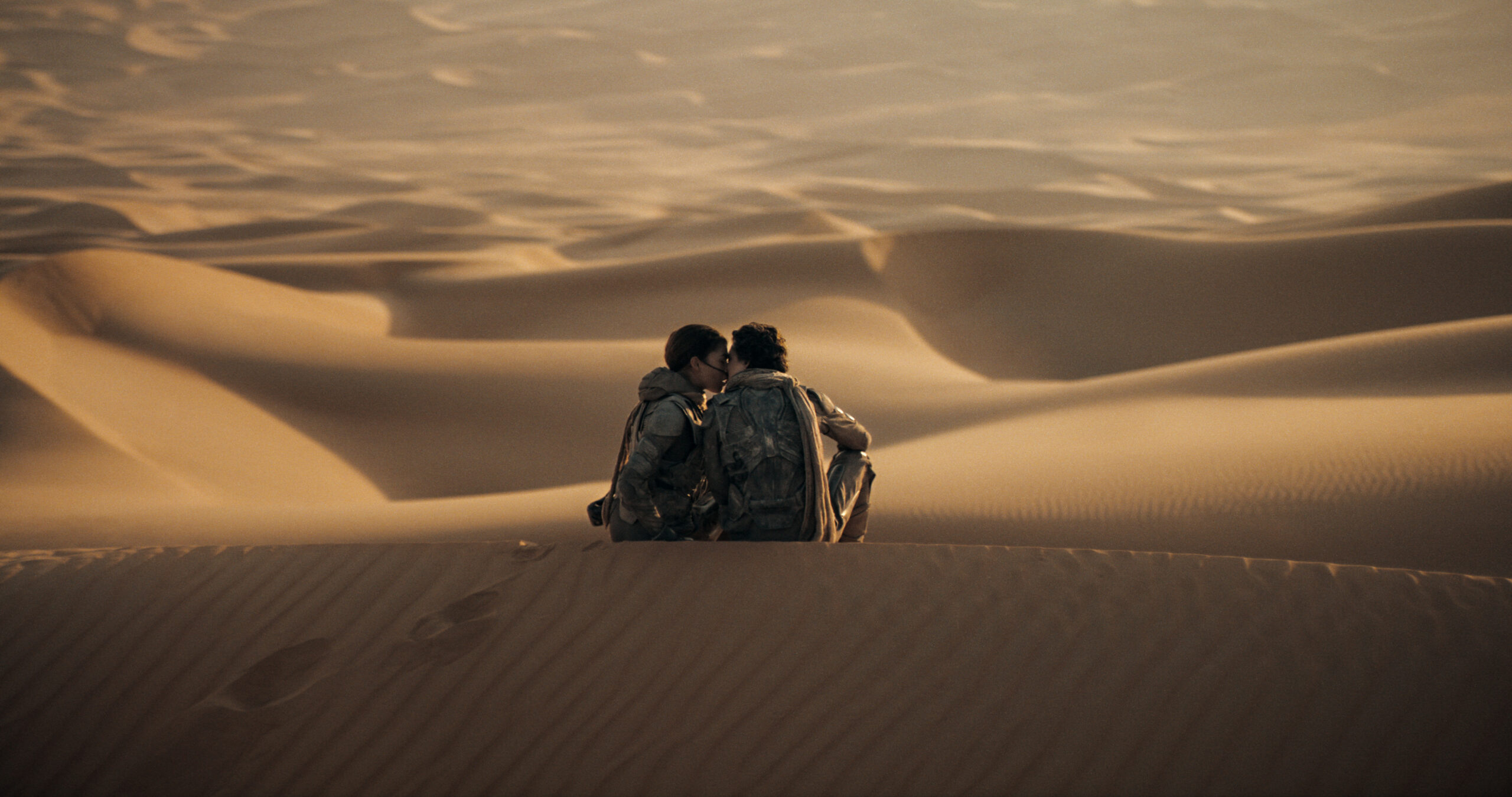 Una scena di Dune 2. Il film di Denis Villeneuve è il seguito di Dune, del 2021 