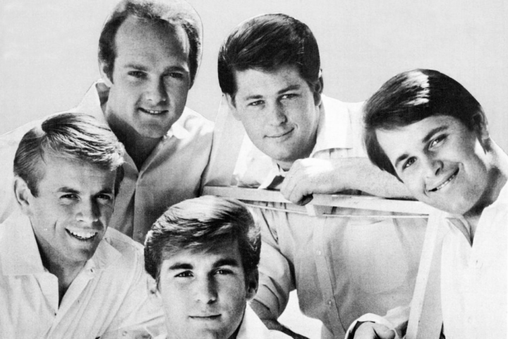 Da sinistra Da sinistra, Al Jardine, Mike Love, Brian Wilson, Carl Wilson e Dennis Wilson, ovvero i Beach Boys, in una foto del 1965 (Foto: Wikipedia)