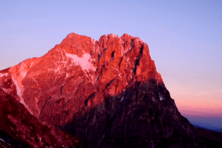 Il Gran Sasso rosa all'alba, nel video di Fernando di Fabrizio